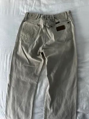 High-Waisted Jeans thumbnail 3