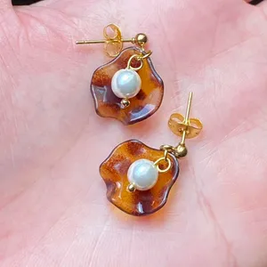 Handmade cute retro chic Tortoiseshell flower petal & glass pearls dangle earrings🤎 thumbnail 3