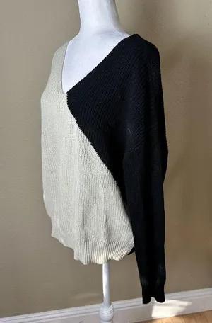 ELAN Two Tone Low Back Crossover V Neck Sweater Size Medium thumbnail 3