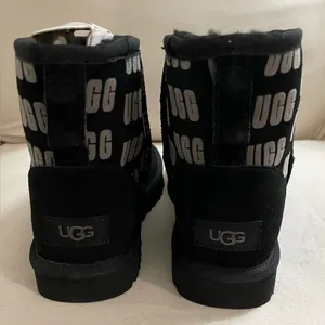 UGG New without original box Classic Mini II Print Boots Black & Grey Size 7 thumbnail 6