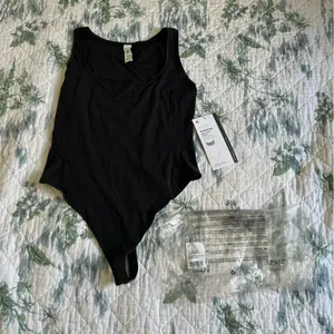 Lululemon Wundermost Ultra-Soft Nulu Square-Neck Sleeveless Bodysuit Black M thumbnail 6