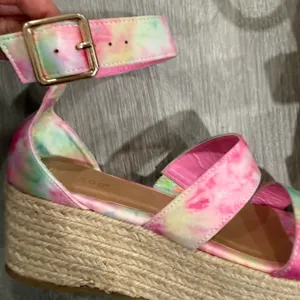 BAMBOO Multicolor Tie-Dye Wedge Sandals thumbnail 9