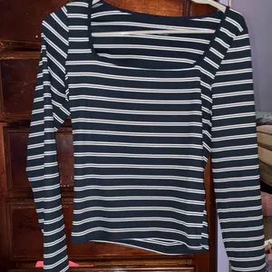 Hollister square neck long sleeve top! thumbnail 1