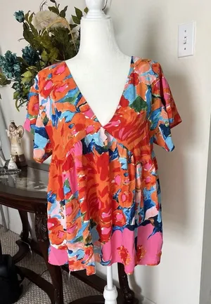 Entro NWT Watercolor Floral V-Neck Blouse Large Flutter Sleeve Tie Back Top New thumbnail 1