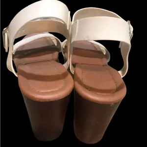 White strap sandals heels Wood bottom size 9 thumbnail 5