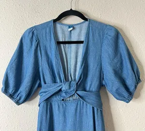 Old Navy Fit & Flare Twist-Front Maxi Dress Chambray Size Small thumbnail 5