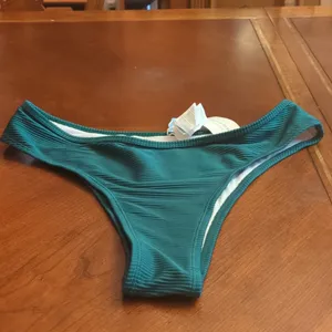 Cupshe Emerald Green Ribbed Bikini Size Large thumbnail 2