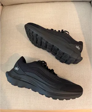 Alo Shoes Yoga thumbnail 2