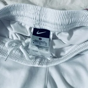 Adidas Real Madrid Women’s Soccer Kit thumbnail 8