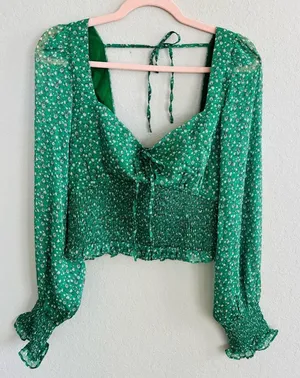 LULUS Green Long Sleeve Cropped Top Blouse Size L NWT thumbnail 1