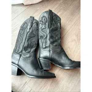 Black cowboy/cowgirl women’s size 7 boots real leather with rubber sole and heel thumbnail 2
