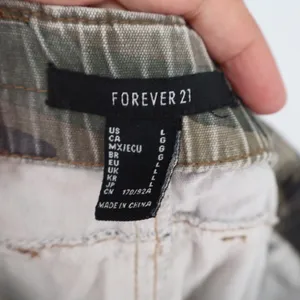 Forever 21 Cargo Pants Womens L Camo Green Utility Pockets Excellent thumbnail 2