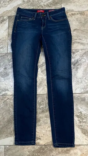 Guess Medium Rise Curvy Skinny Jeans Sz 26 thumbnail 1