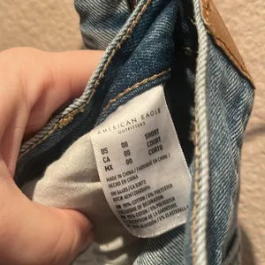 American Eagle Woman’s Mom Jeans Size 00 Short Distressed thumbnail 14
