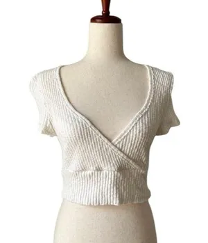 crop top thumbnail 1