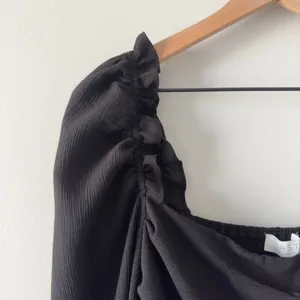 ASTR the Label Ruched Smocked Back Long Sleeve Top Ruffle Solid Black Classy S thumbnail 6