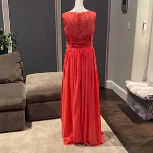 Woman’s A-Line V-Neck Chiffon Prom or Formal Dress Size 10 NWT thumbnail 4