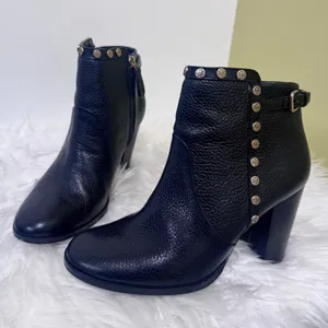 2010s Tory Burch Mae Ankle Boots Bootie Pebbled Leather Black Gold Studs 7.5M thumbnail 1