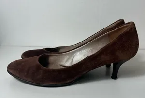 Salvatore Ferragamo Brown Suede Round Toe Kitten Heel Pumps thumbnail 9