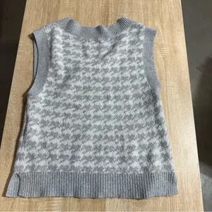 Abercrombie & Fitch Gray Houndstooth Knit Sweater Vest Size Small EUC thumbnail 9