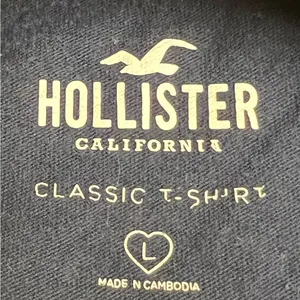 Hollister California T-shirt with Stitched on Logo - Size Large - VGUC thumbnail 4