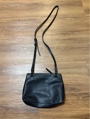 Universal Threads Black Crossbody Bag Adjustable Strap Gold Tone Zip thumbnail 5