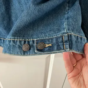 Carly Jean Los Angeles Fletcher Blue Jean Jacket Women’s XL thumbnail 7