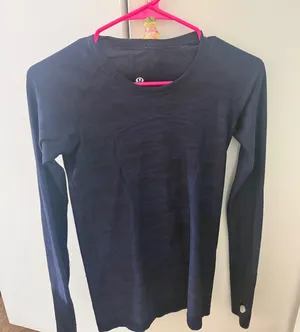 Lululemon top thumbnail 1