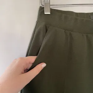 LOFT wide leg business casual‎ pants olive green pockets women's size small thumbnail 3