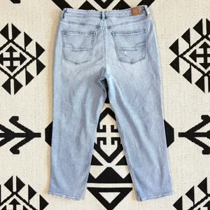 American Eagle Stretch Ripped High Rise Mom Jean in Emotional Blue Size 12 thumbnail 11