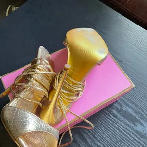 Elegant Gold Women's Strappy Sandals Size 7 thumbnail 4
