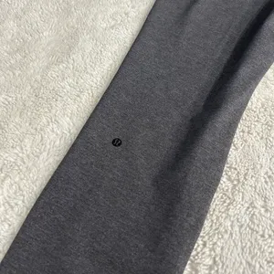 Lululemon Womens On The Fly 7/8 Gray Pants Sz 12 Travel Casual Preppy Sportswear thumbnail 7