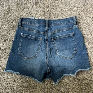 Kensie dark wash denim jean shorts thumbnail 5