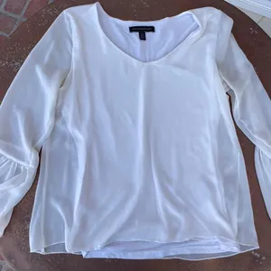 Classy White Banana Republic blouse with bell sleeves sz xs thumbnail 5