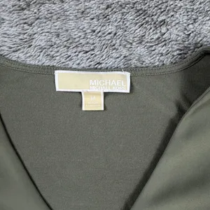 Michael Kors V-Neck Layered Shift Blouse Women's Medium Green thumbnail 2