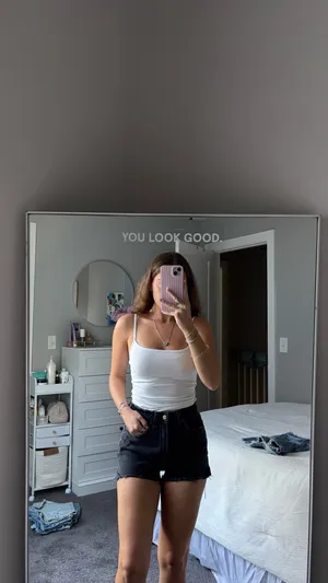 Abercrombie Curve Love The Mom Shorts High-Rise thumbnail 4