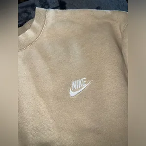 Nike Crewneck Sweatshirt in Tan Size Medium thumbnail 2