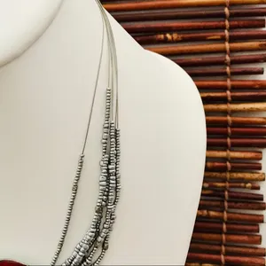 Chico’s Red Medallion Choker Necklace Seed Beads thumbnail 4