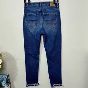 American Eagle High Rise Mom Jeans Distressed Stretch Blue Size 4 thumbnail 3