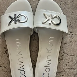 NEW Calvin Klein women memory foam Slide Sandals with Silver CK Logo thumbnail 8