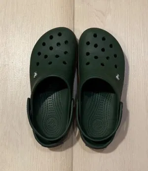Crocs Dark Green Classic Clogs Women's Size 10/Men's Size 8 thumbnail 1
