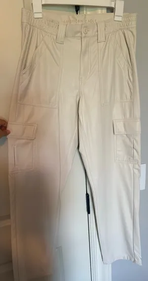 American Eagle Outfitters Women Ivory Cargo Pants Stretch Cargo Pockets Reg fit thumbnail 1