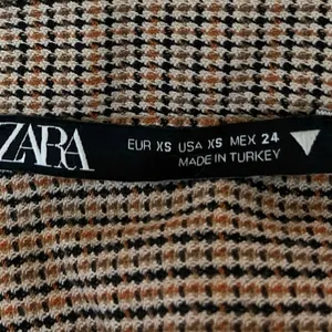 Zara Beige Houndstooth Collared Notch Lapel Long Sleeve Blazer Crop Top Size XS thumbnail 4