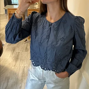 American Eagle Blue floral blue long sleeve blouse thumbnail 1