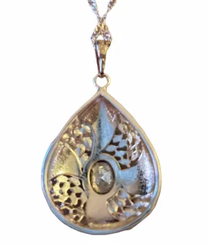 Vintage Tear Drop Necklace Gold thumbnail 4
