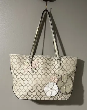 Nine West Cream and Pink Totes Elegant and Spacious thumbnail 1