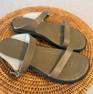 Columbia Kyra Vent II Sandals Womens 9 Olive Green‎ Leather Strappy BL4542-023 thumbnail 1