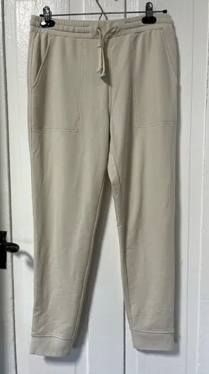 NWT Quince SuperSoft Fleece off white Joggers size S thumbnail 1