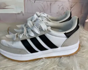 Adidas Women’s Cloudfoam White Black Gum Sneakers Size 5 Excellent Condition thumbnail 1