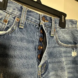 Free People Sofia Cutoff Denim Shorts 25 Blue Distressed Button Fly Raw Hem‎ thumbnail 3